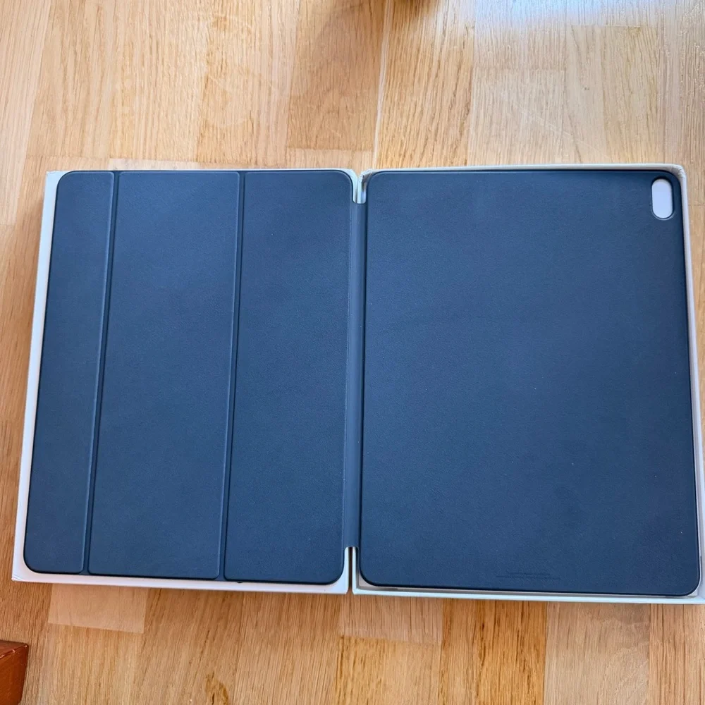 Apple iPad Air 13 inches Smart Folio Case - Charcoal Open Box